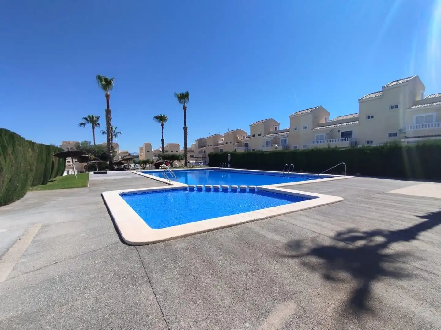 Piscina de Casa adosada en venda en Santa Pola amb Aire condicionat, Jardí privat i Terrassa