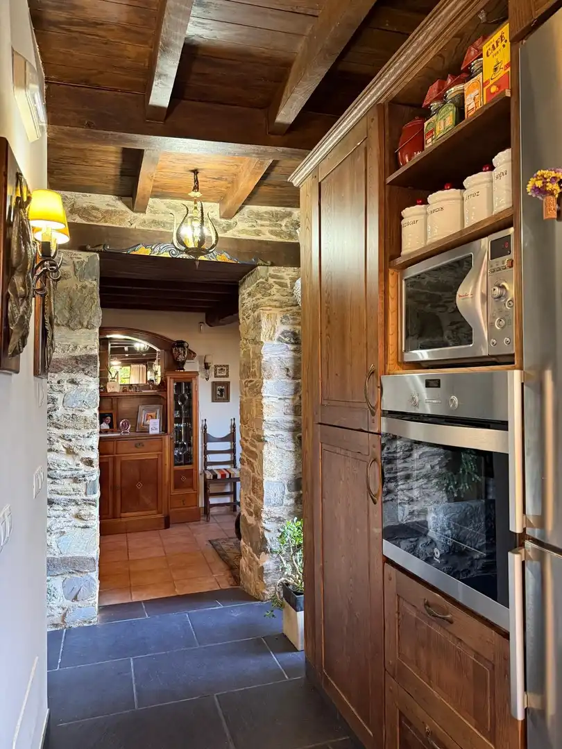 Cocina de Finca rústica en venta en Monfero con Calefacción, Jardín privado y Amueblado