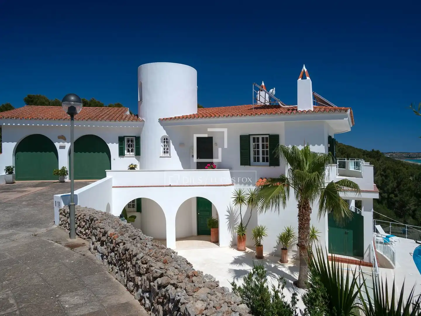 Vista exterior de Casa o xalet en venda en Es Migjorn Gran amb Aire condicionat, Jardí privat i Terrassa