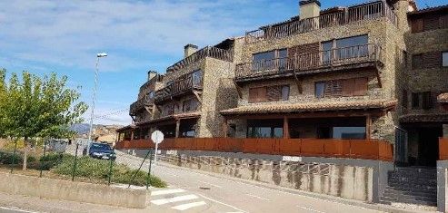 Vista exterior de Edifici en venda en Tremp