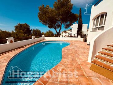 Xalet amb piscina en venda a Carrer Atamant