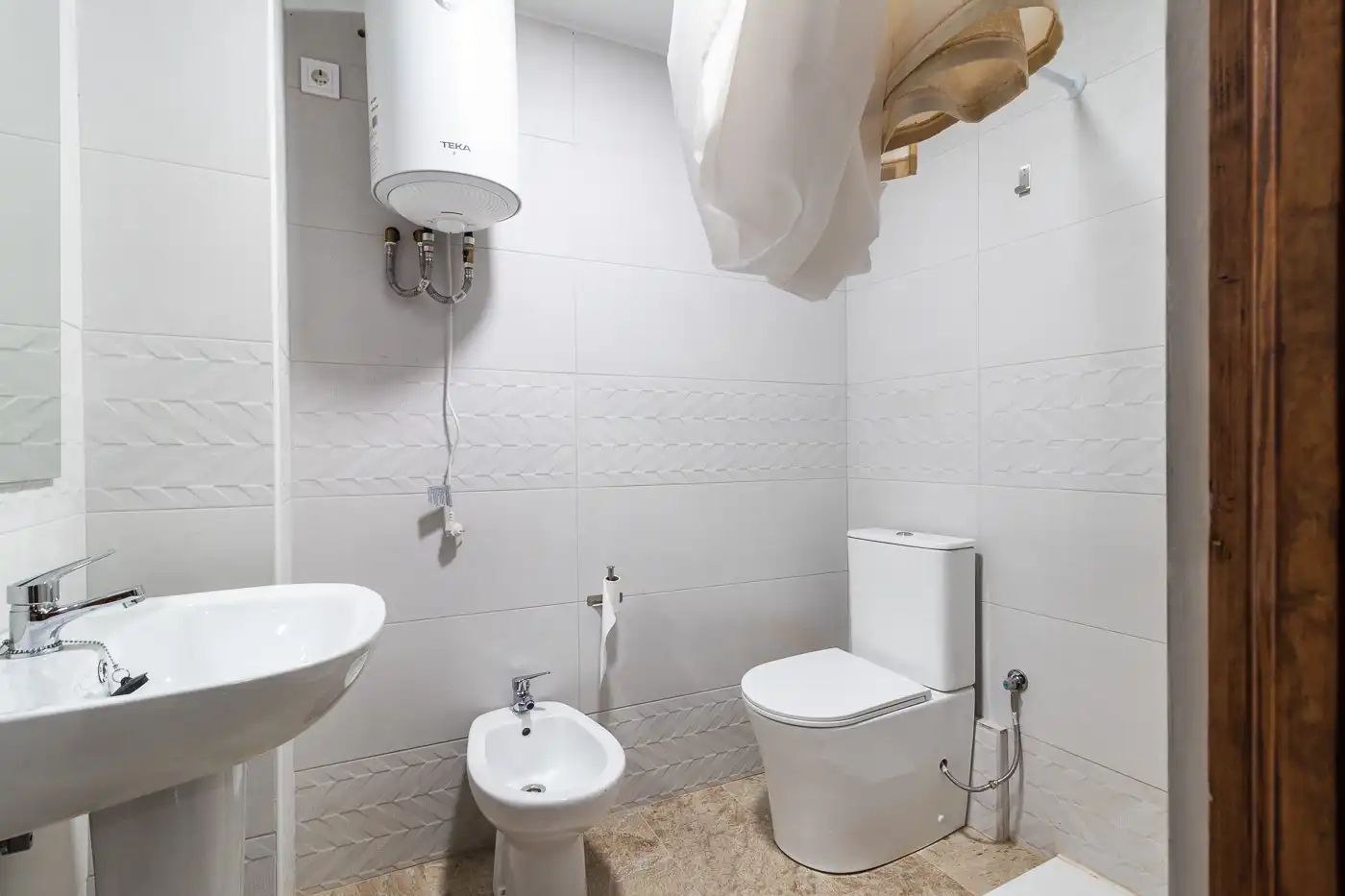 Badezimmer von Country house zum Verkauf in Plan mit Terrasse