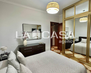 Bedroom of Flat for sale in  Sevilla Capital  with Terrace and Storage room