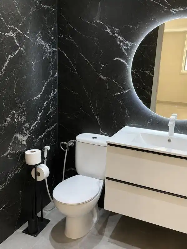 Badezimmer von Erdgeschoss zum Verkauf in Mijas mit Heizung, Privatgarten und Terrasse