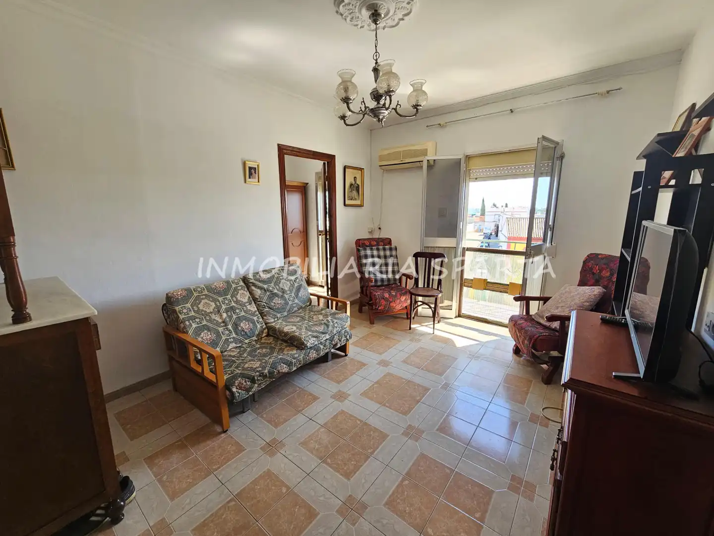 Sala de estar de Casa adosada en venta en Santiponce con Terraza, Trastero y Balcón