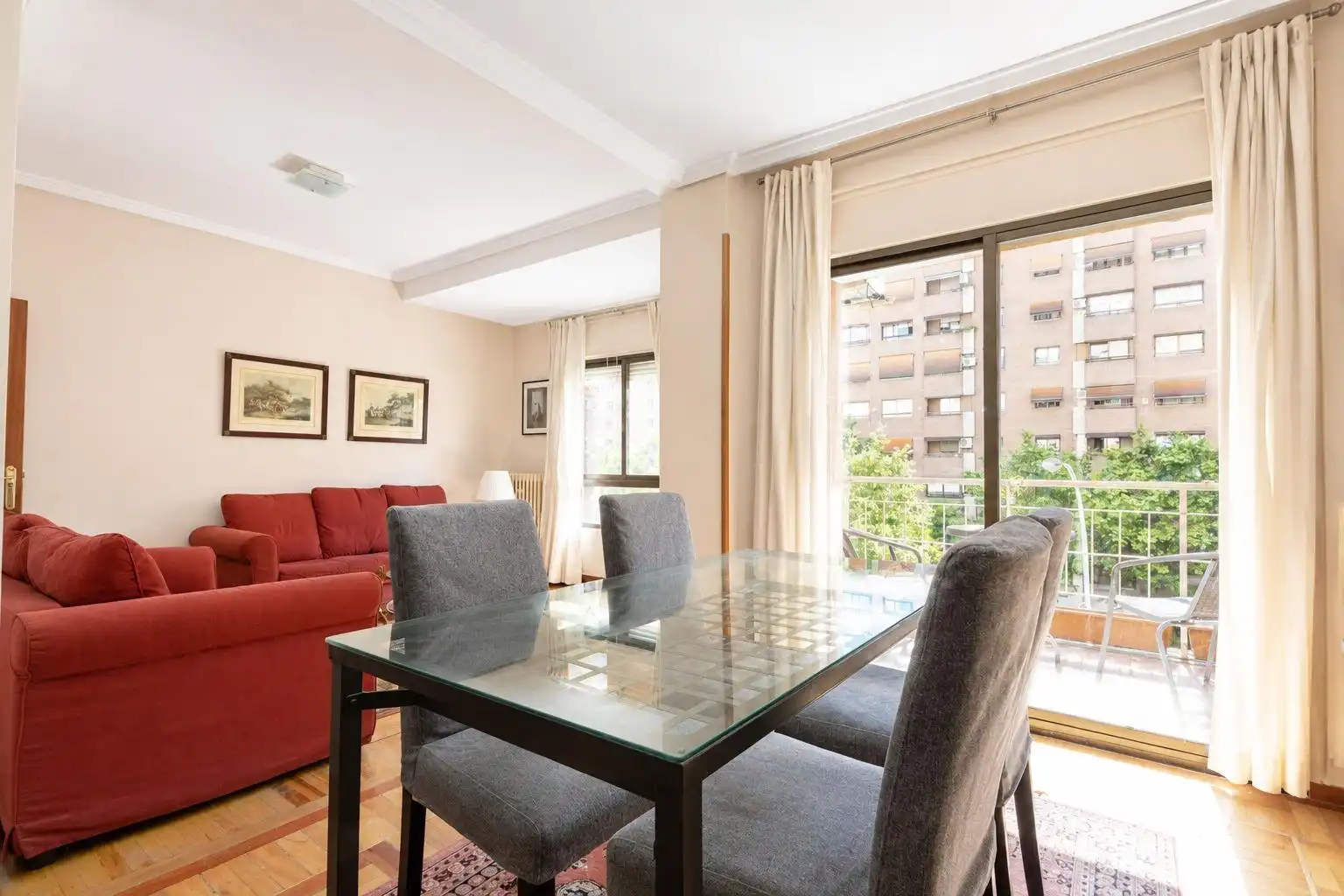 Comedor de Piso de alquiler en Madrid con Aire acondicionado, Calefacción y Terraza