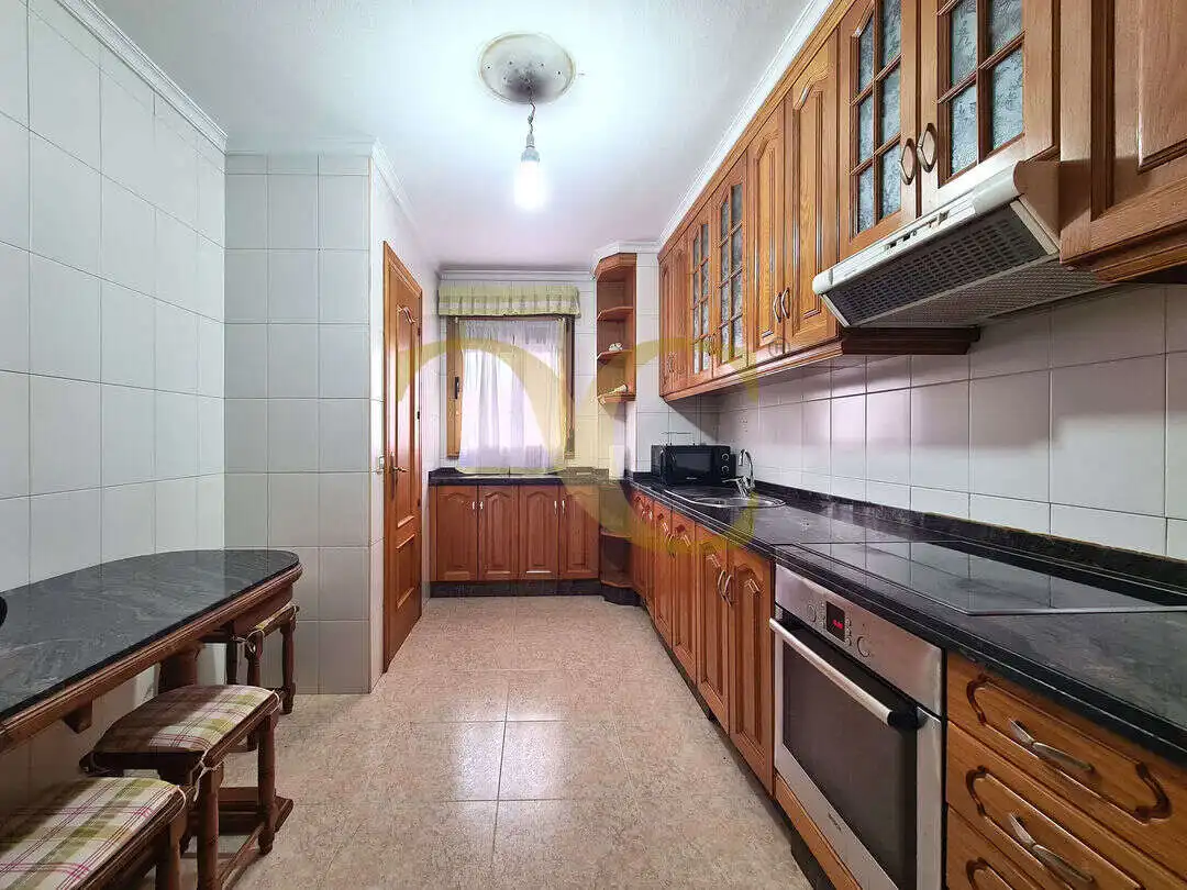 Cocina de Piso en venta en Oviedo  con Calefacción y Trastero