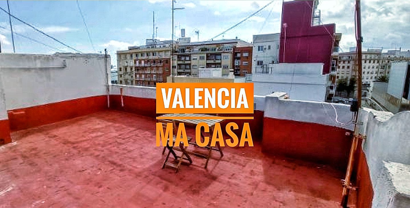 Exterior view of Flat to rent in  Valencia Capital  with Air Conditioner, Heating and Terrace