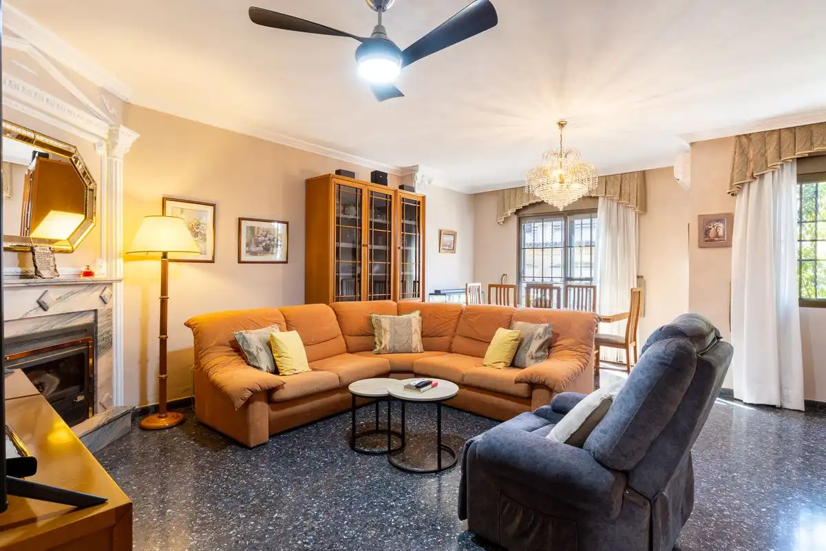Sala de estar de Casa adosada en venta en Alaquàs con Aire acondicionado, Calefacción y Terraza