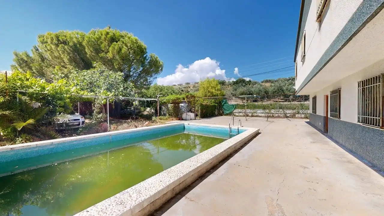 Piscina de Casa o xalet en venda en Jaén amb Traster i Piscina comunitària