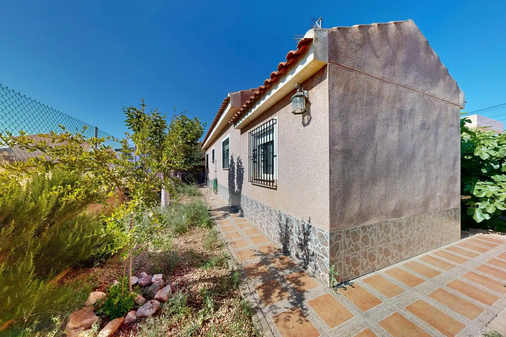 Vista exterior de Casa o xalet en venda en Cartagena amb Aire condicionat, Calefacció i Jardí privat
