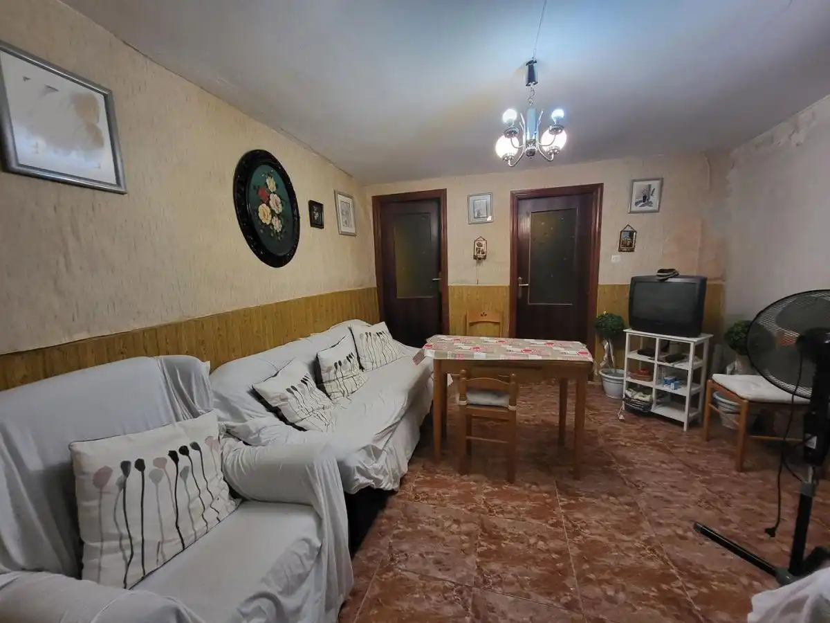 Sala d'estar de Casa o xalet en venda en Sisante amb Piscina