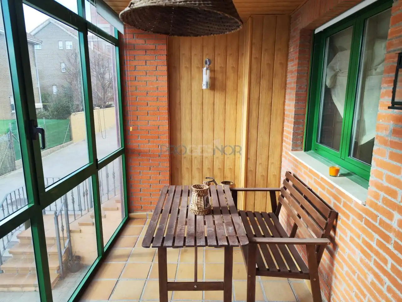 Terrassa de Casa adosada en venda en Valdefresno amb Calefacció, Jardí privat i Parquet