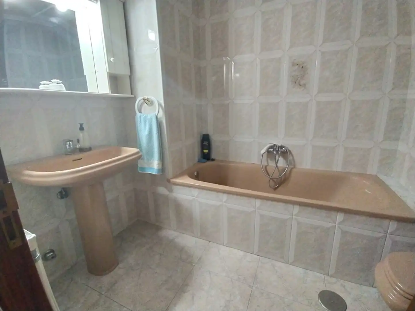 Bany de Pis en venda en Avilés amb Calefacció, Parquet i Terrassa