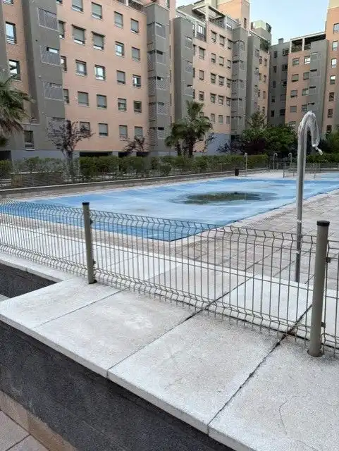Piscina de Piso en venta en Madrid con Calefacción, Trastero y Piscina comunitaria