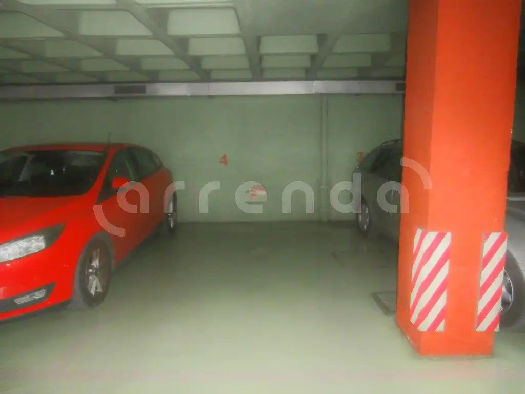 Parkplatz von Wohnung zur Miete in Madrid mit Klimaanlage, Parkett und Möbliert