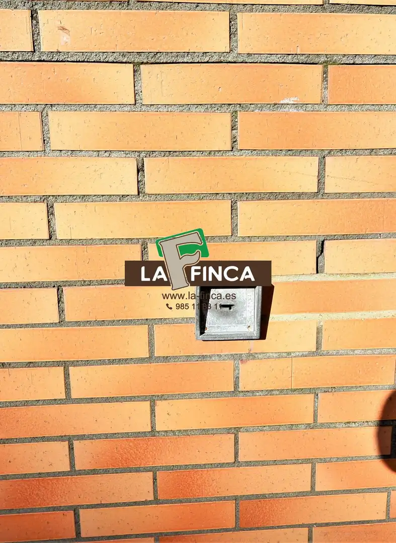 Exterior view of Garage for sale in Oviedo 