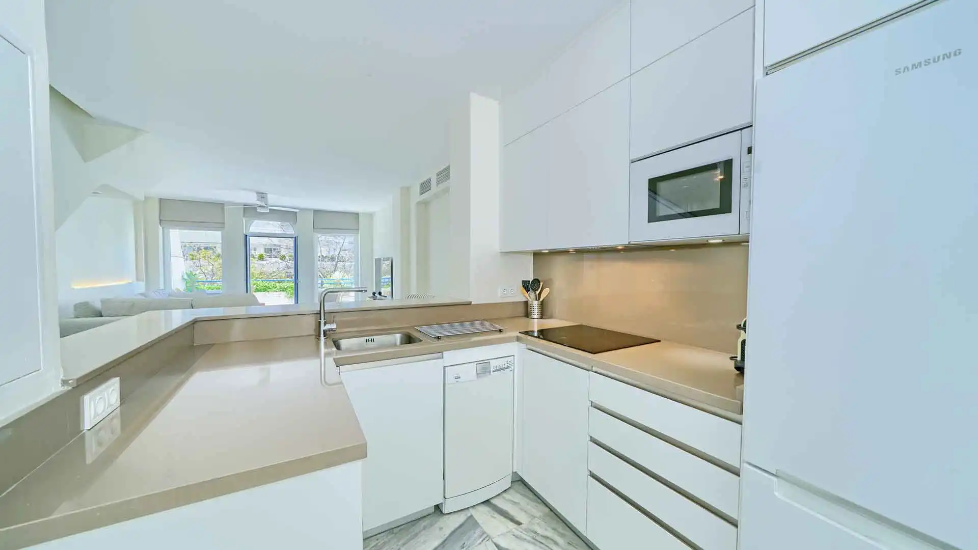 Apartment with pool for sale in Marbella Centro, imagen 11