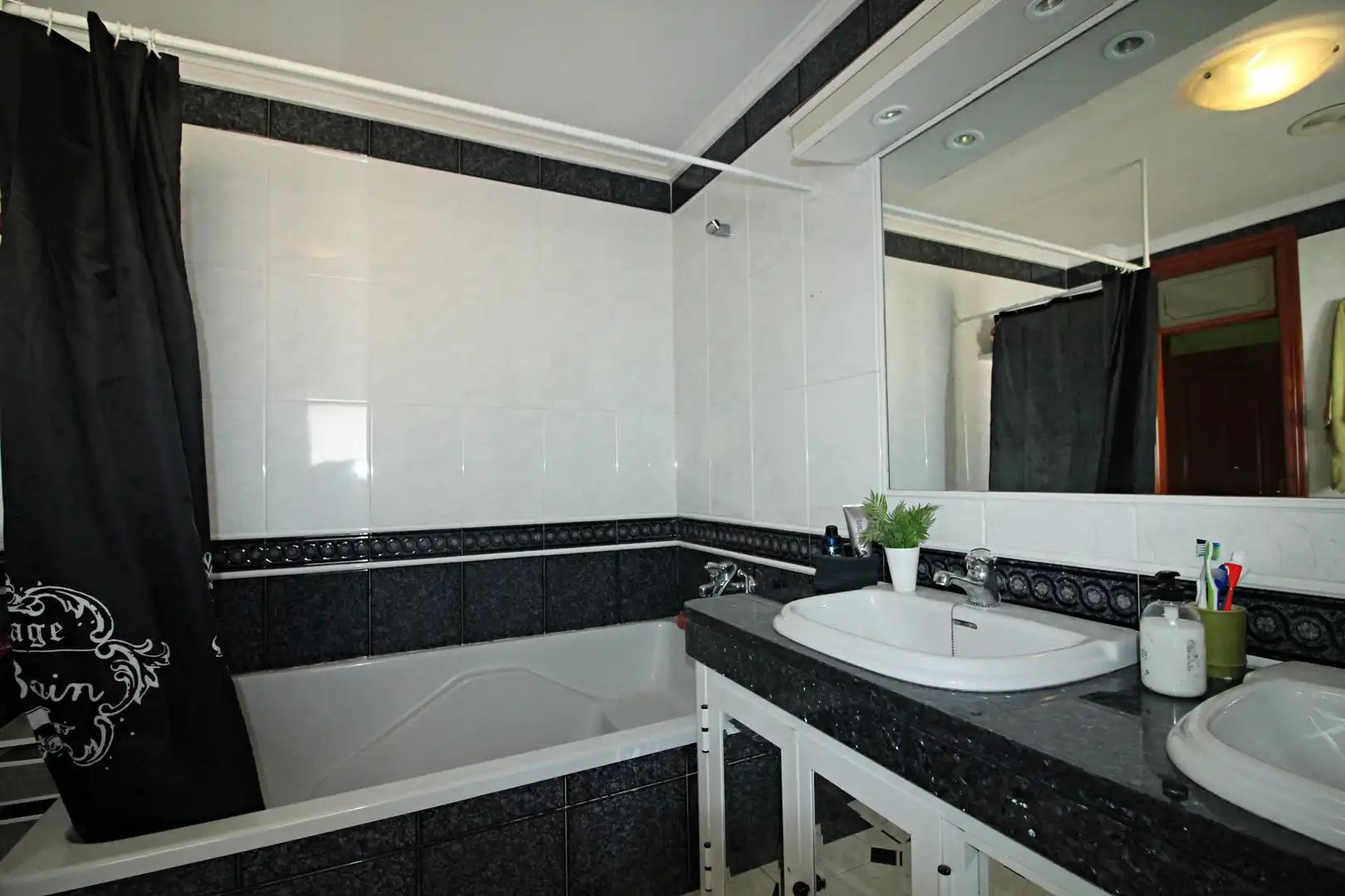 Badezimmer von Einfamilien-Reihenhaus zum Verkauf in Aljaraque