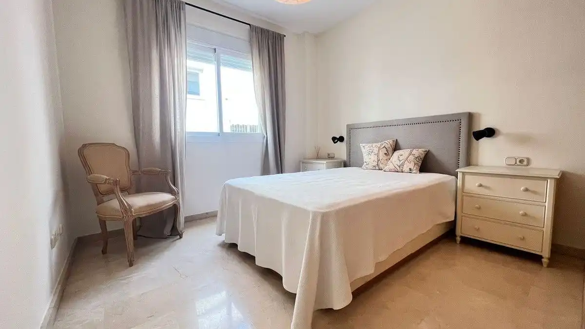 Dormitori de Apartament de lloguer en Marbella amb Aire condicionat, Calefacció i Terrassa