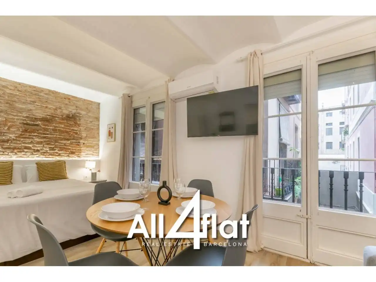 Exterior view of Flat for sale in Barcelona  with Air Conditioner, Furnished and Balcony
