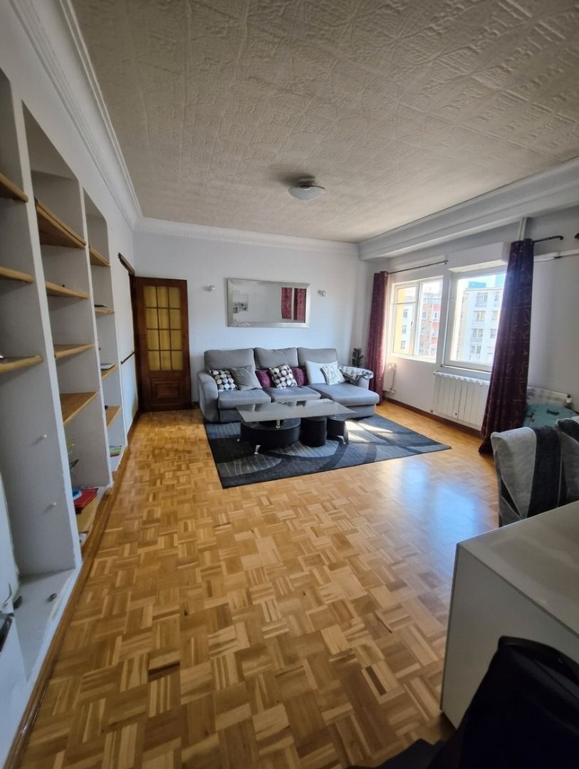 Living room of Flat for sale in  Madrid Capital  with Heating, Parquet flooring and Furnished