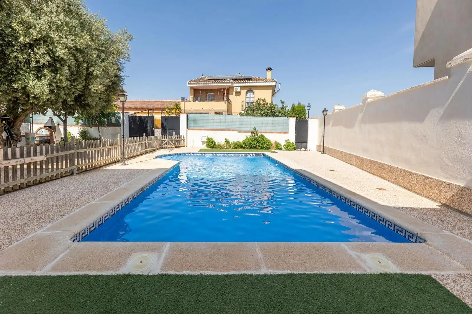 Chalet con piscina en venta en Calle Camacha 10, imagen 4