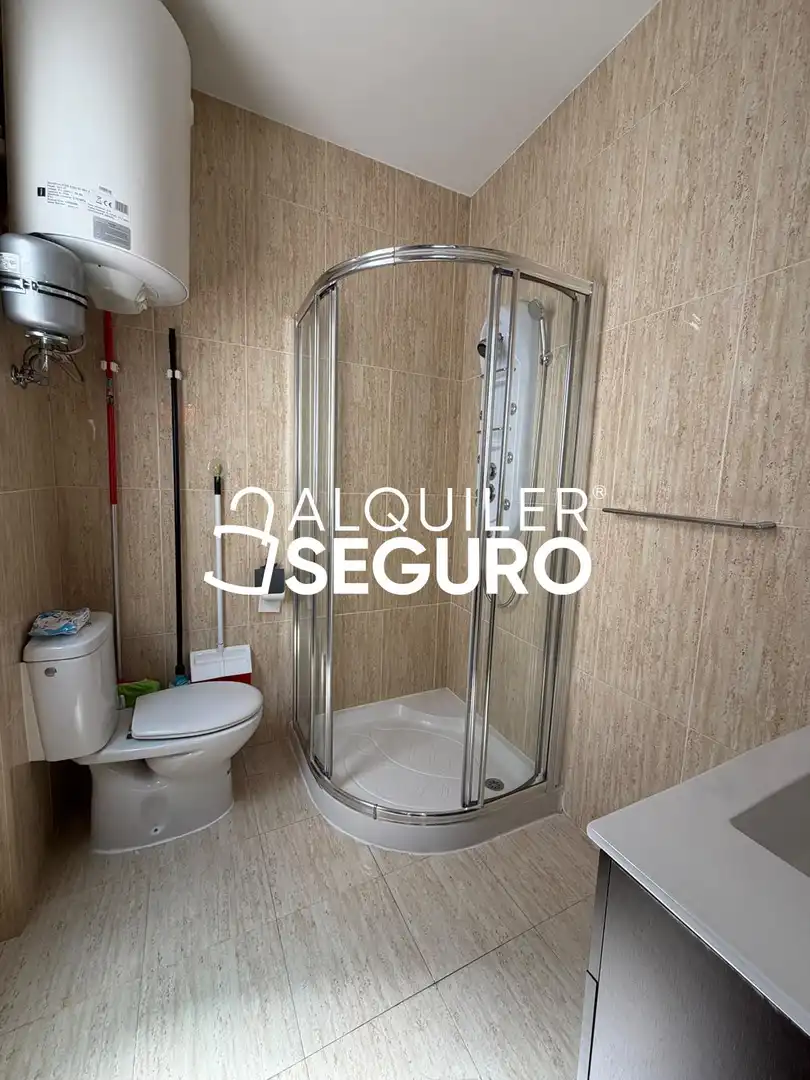 Baño de Estudio de alquiler en Madrid con Aire acondicionado y Amueblado