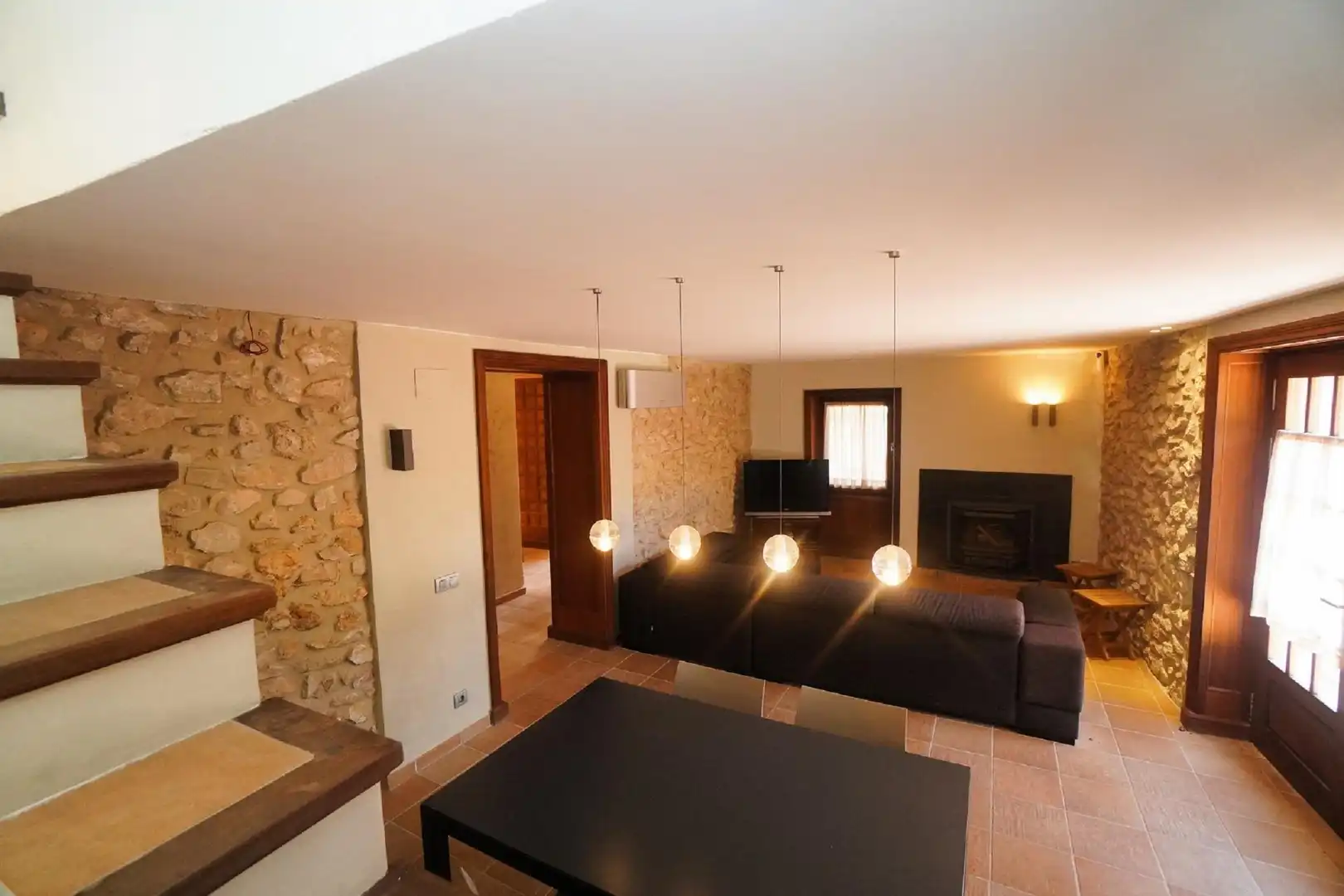 Sala d'estar de Finca rústica en venda en El Vendrell amb Aire condicionat, Jardí privat i Piscina