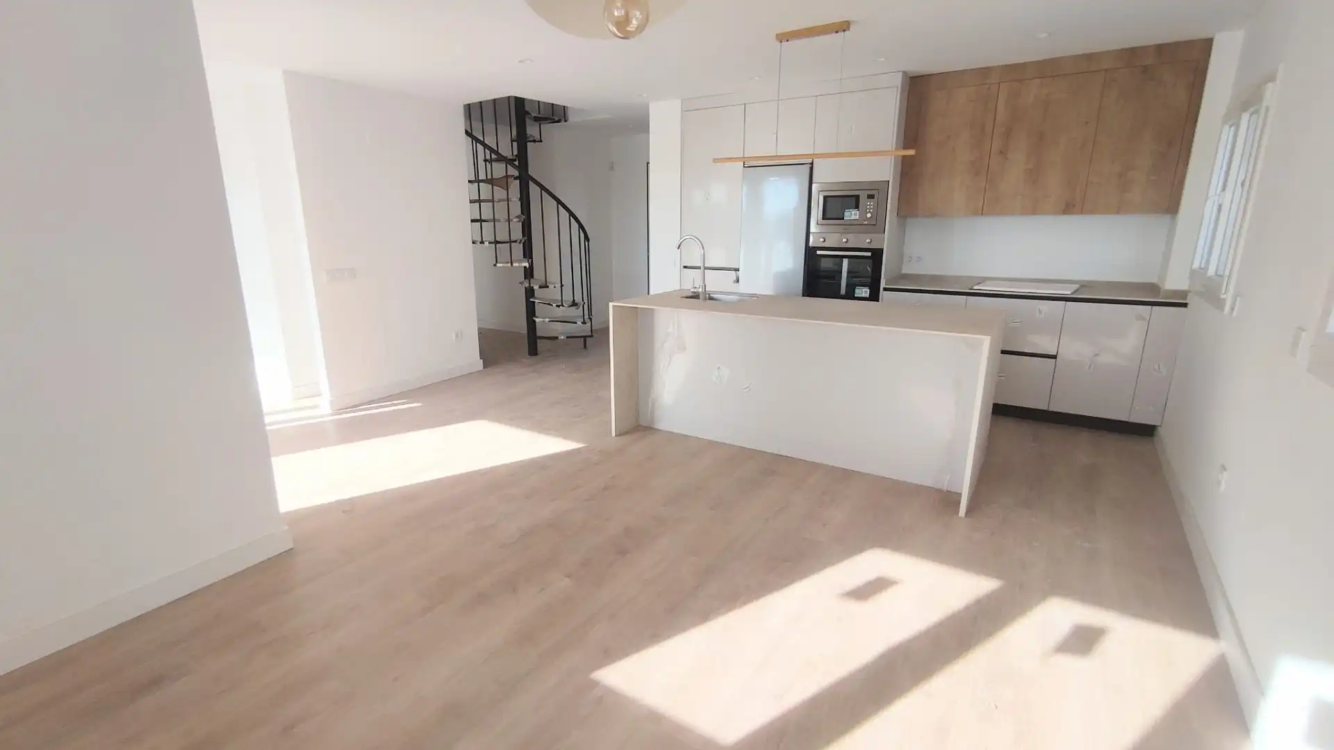 Küche von Maisonette zum Verkauf in Torremolinos mit Klimaanlage, Terrasse und Abstellraum