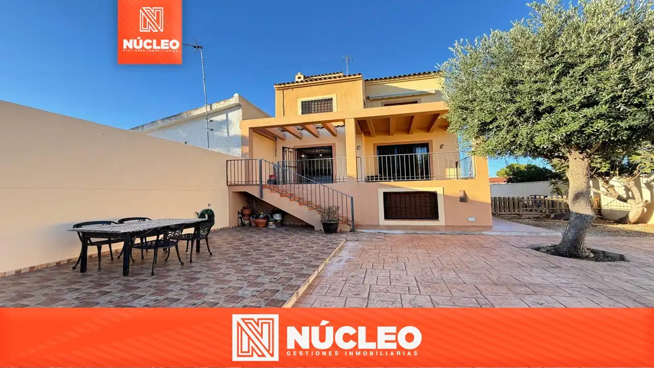 Casa bifamiliare con terrazza in vendita a Avenida de las Gaviotas