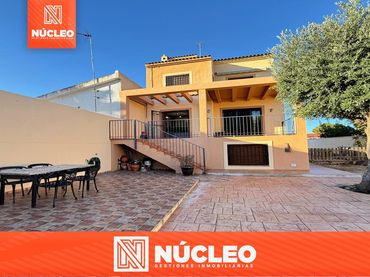 Semi-detached house with balcony for sale in Avenida de las Gaviotas
