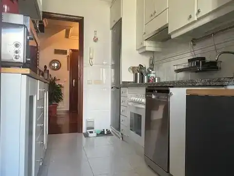 Cocina de Piso en venta en Oviedo  con Parquet, Trastero y Piscina