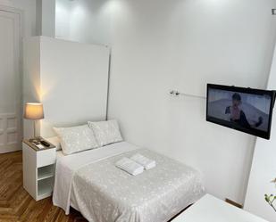 Dormitori de Apartament de lloguer en  Madrid Capital amb Aire condicionat