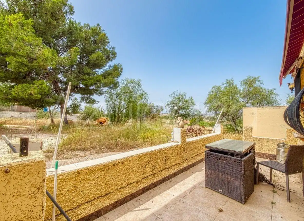 Jardí de Casa o xalet en venda en Alicante / Alacant amb Aire condicionat, Terrassa i Traster