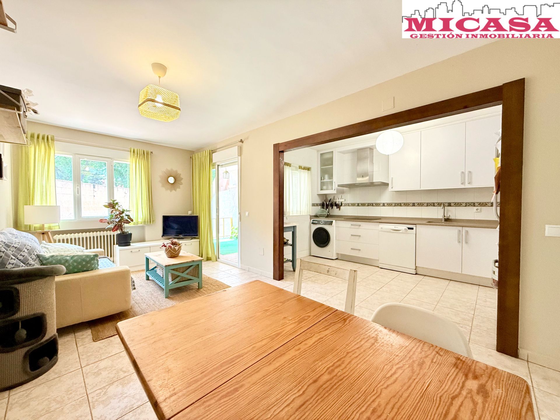 Living room of Single-family semi-detached for sale in Daganzo de Arriba  with Private garden, Storage room and Internet