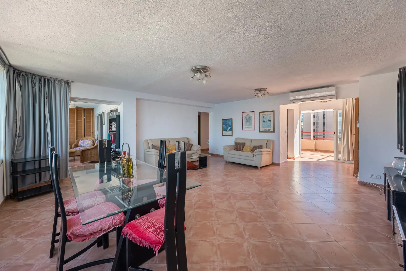 Sala de estar de Ático en venta en Benidorm con Piscina y Piscina comunitaria