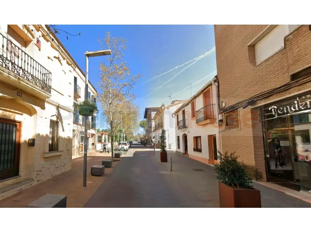Vista exterior de Local en venta en Begues