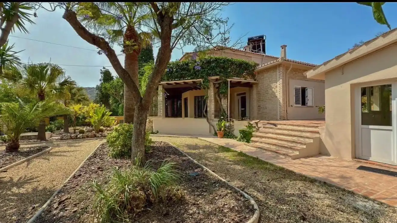 Vista exterior de Casa o xalet en venda en Alicante / Alacant amb Aire condicionat, Calefacció i Jardí privat