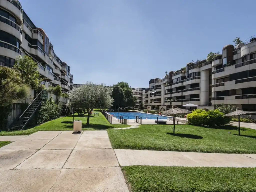 Außenansicht von Wohnung zur Miete in Madrid mit Klimaanlage