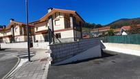 Vista exterior de Casa o xalet en venda en Castro-Urdiales amb Calefacció i Piscina comunitària