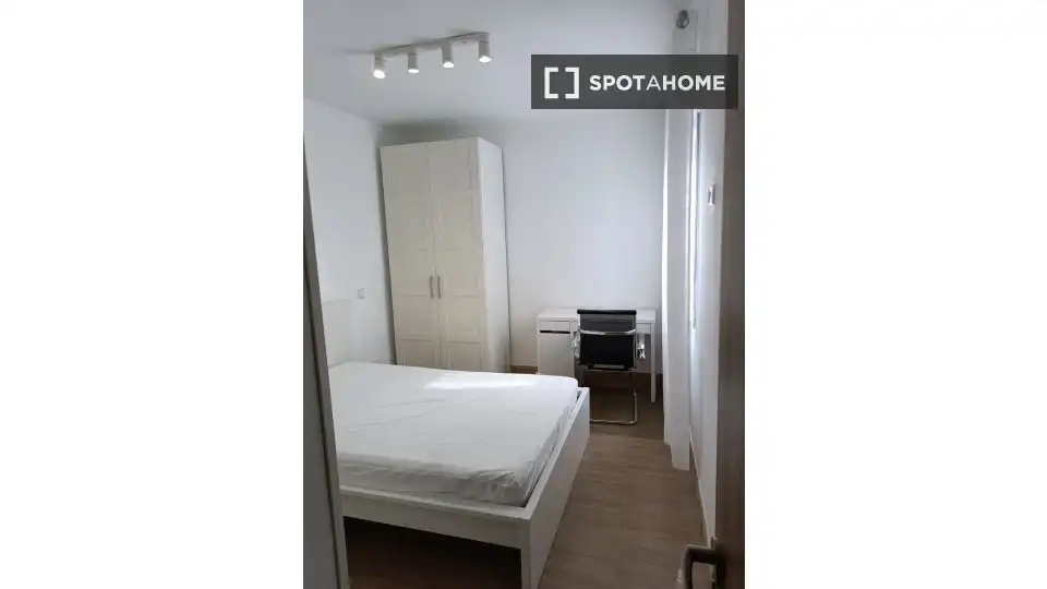 Room in Flores