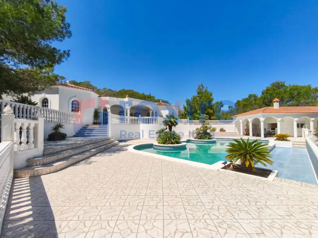 Vista exterior de Casa o xalet de lloguer en Sant Josep de sa Talaia amb Aire condicionat, Jardí privat i Terrassa