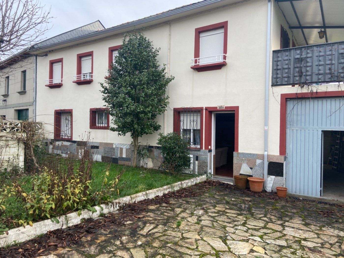 Exterior view of House or chalet for sale in Fabero  with Heating, Terrace and Swimming Pool