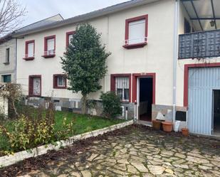 Vista exterior de Casa o xalet en venda en Fabero amb Terrassa i Piscina