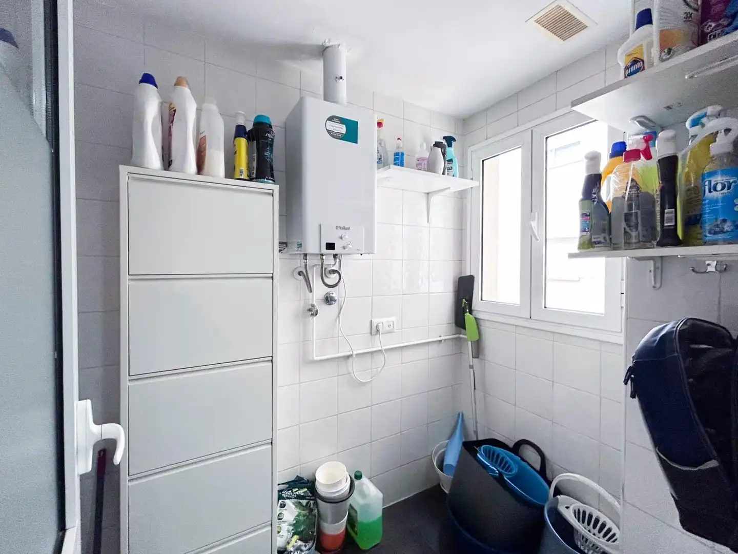 Bathroom of Flat for rent in Paterna  with Air Conditioner, Heating and Private garden