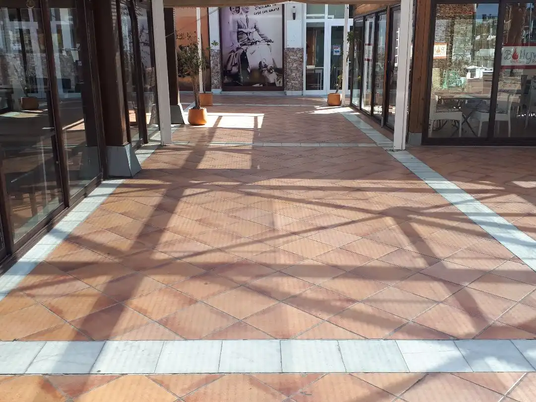 Local comercial en venta en Playa de la Barrosa -Av. de los Pescadores 2, imagen 2