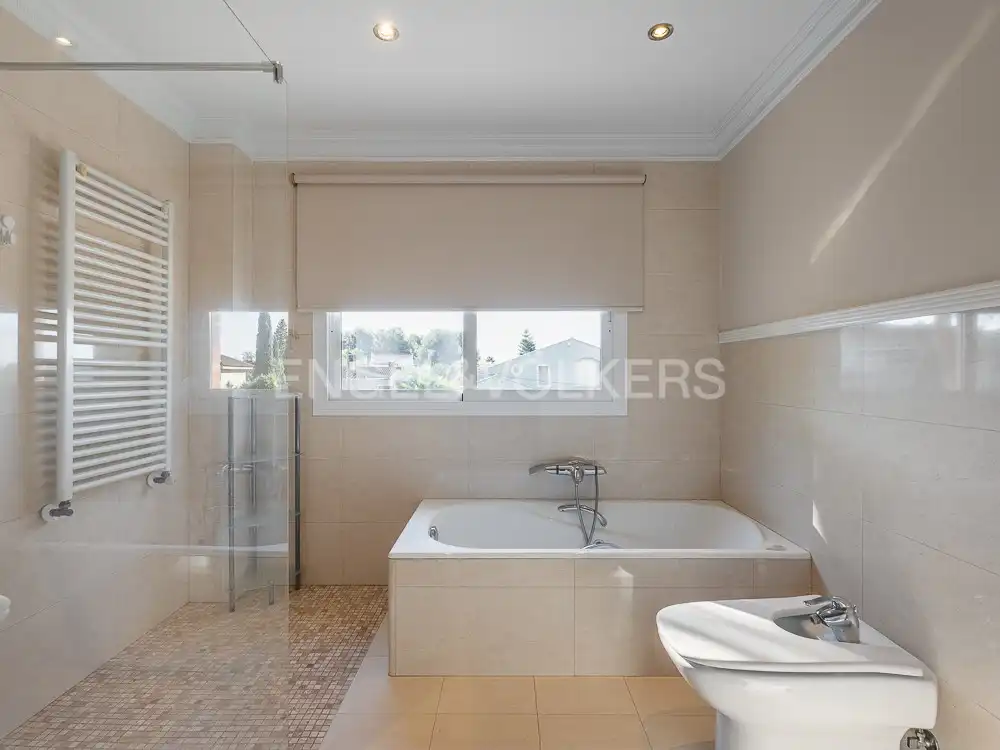 Bathroom of Houses for rent in Bétera  with Air Conditioner, Heating and Private garden