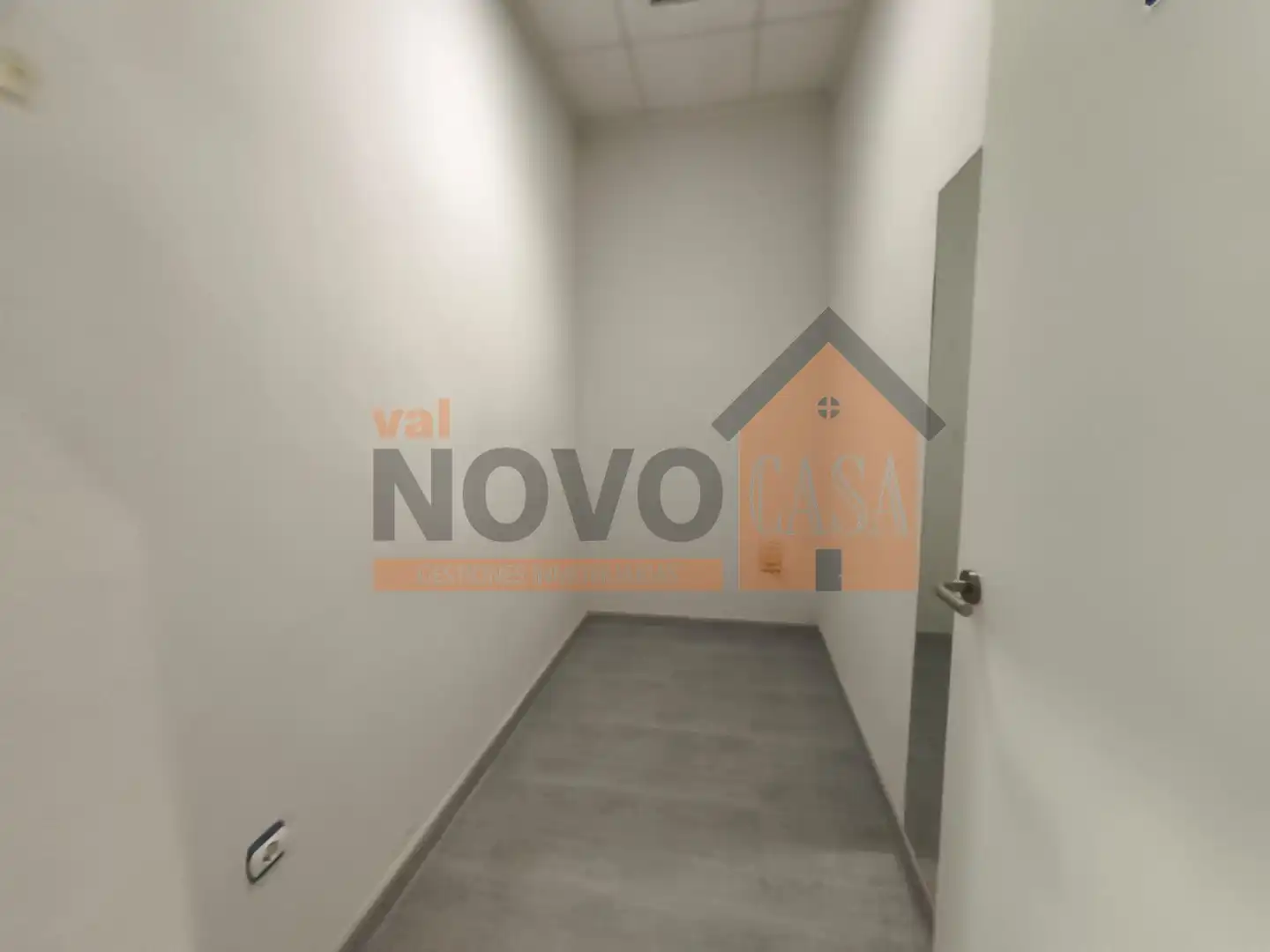 Business premises for sale in Aureli Guaita Martorell, imagen 12