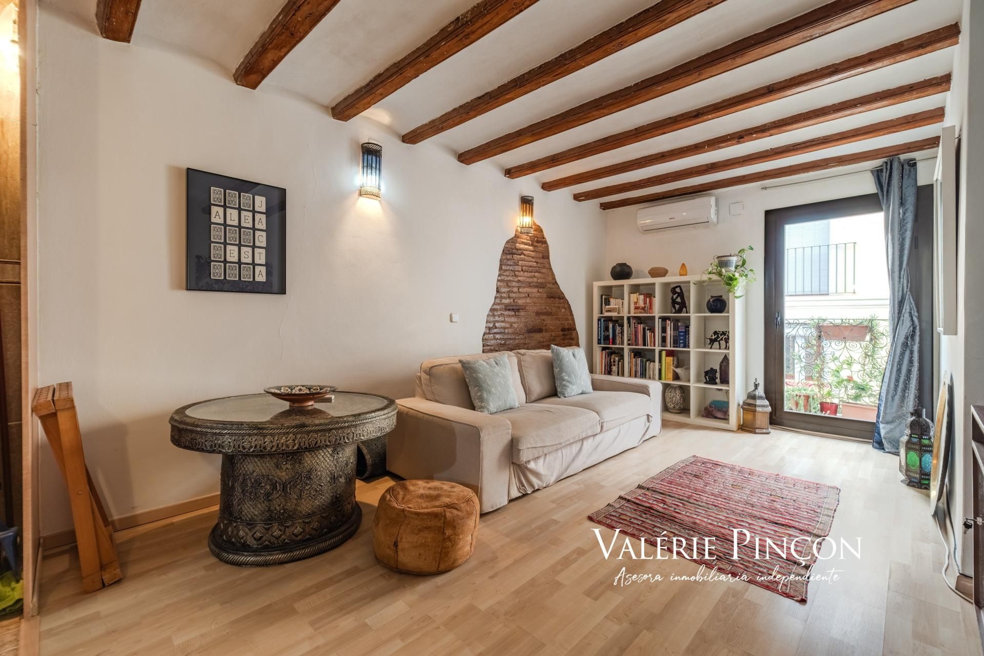 Living room of Flat for sale in  Barcelona Capital  with Heating and Balcony
